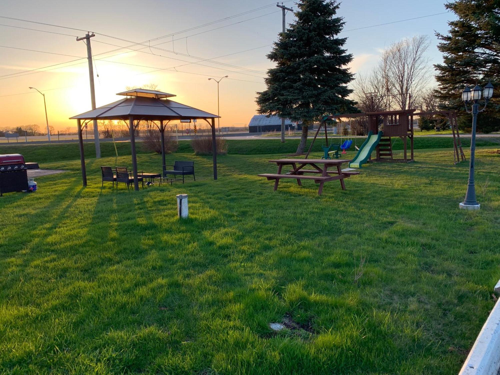 Orono Twin Oaks Motel المظهر الخارجي الصورة